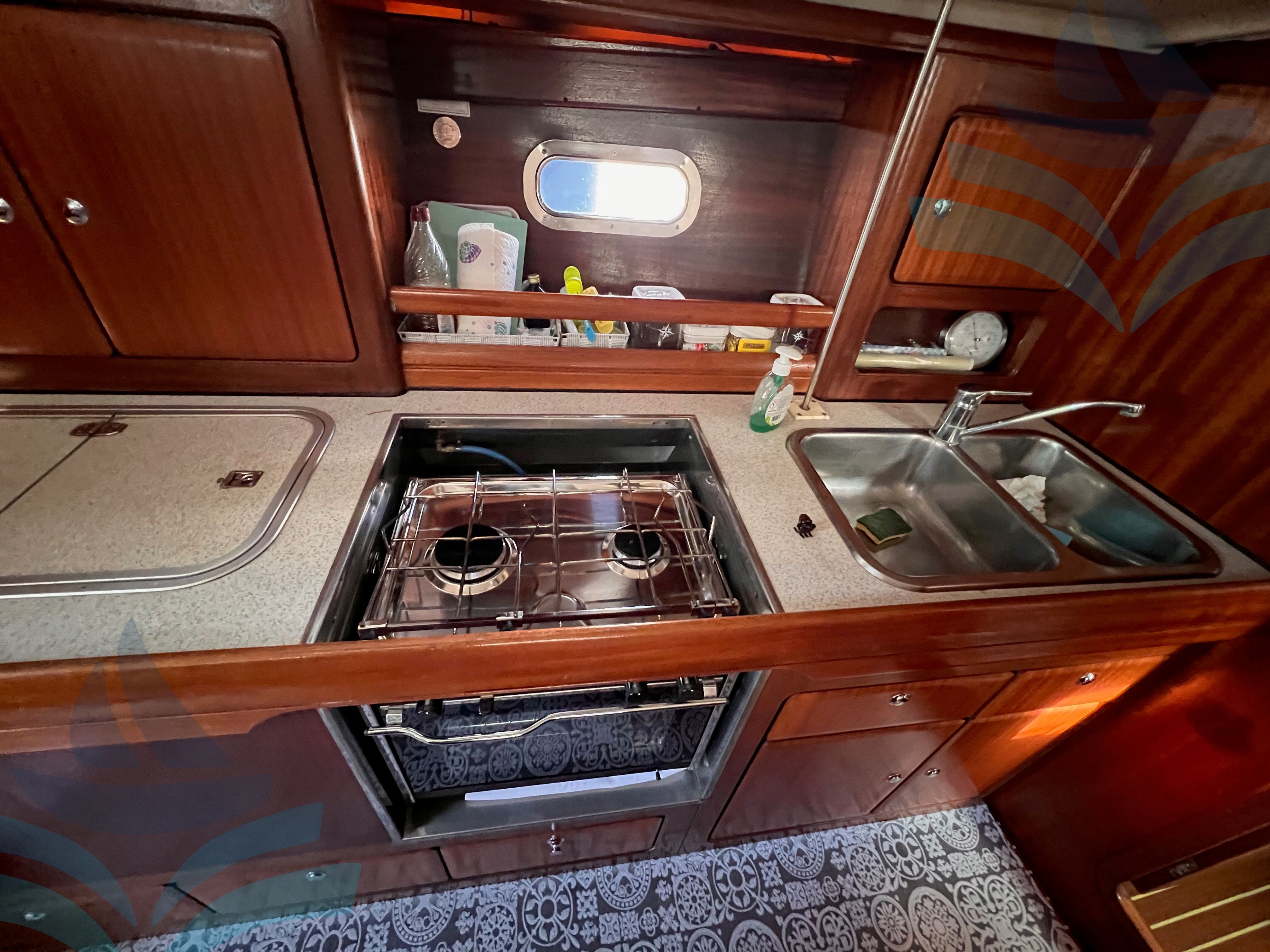 BAVARIA 40