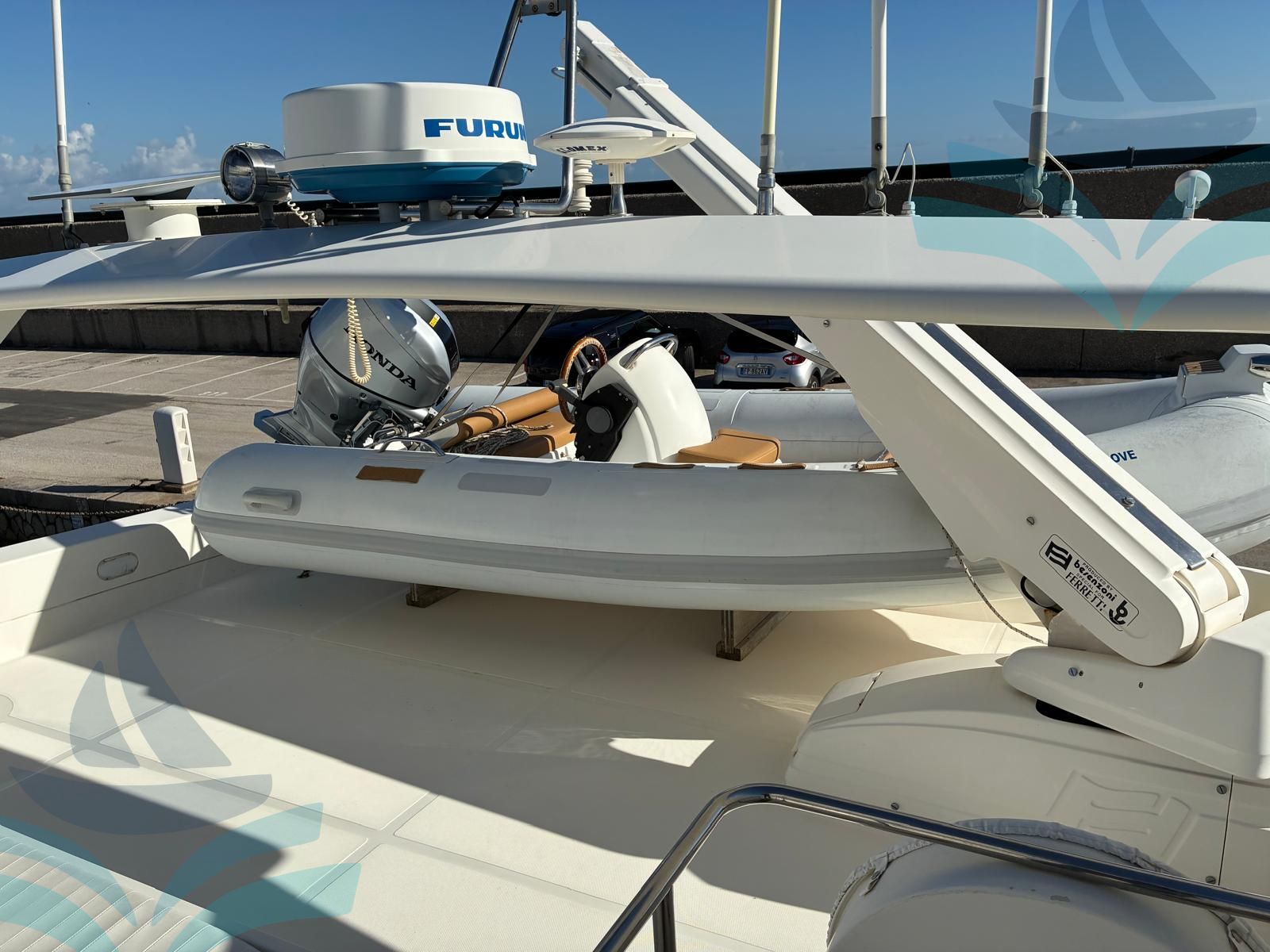 Ferretti 810