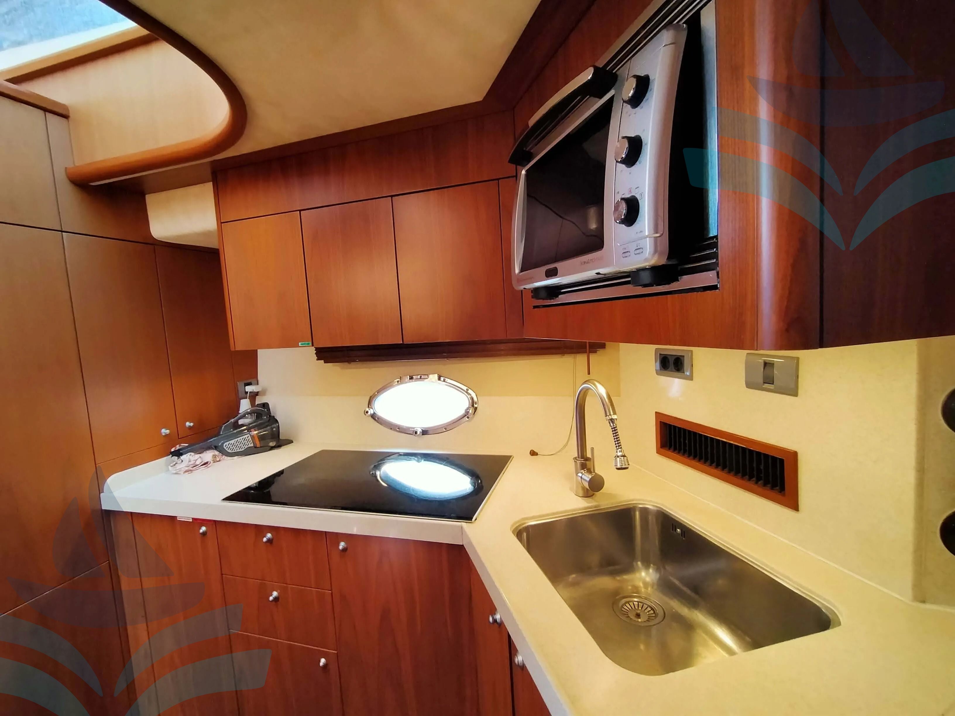 SUNSEEKER PREDATOR 72