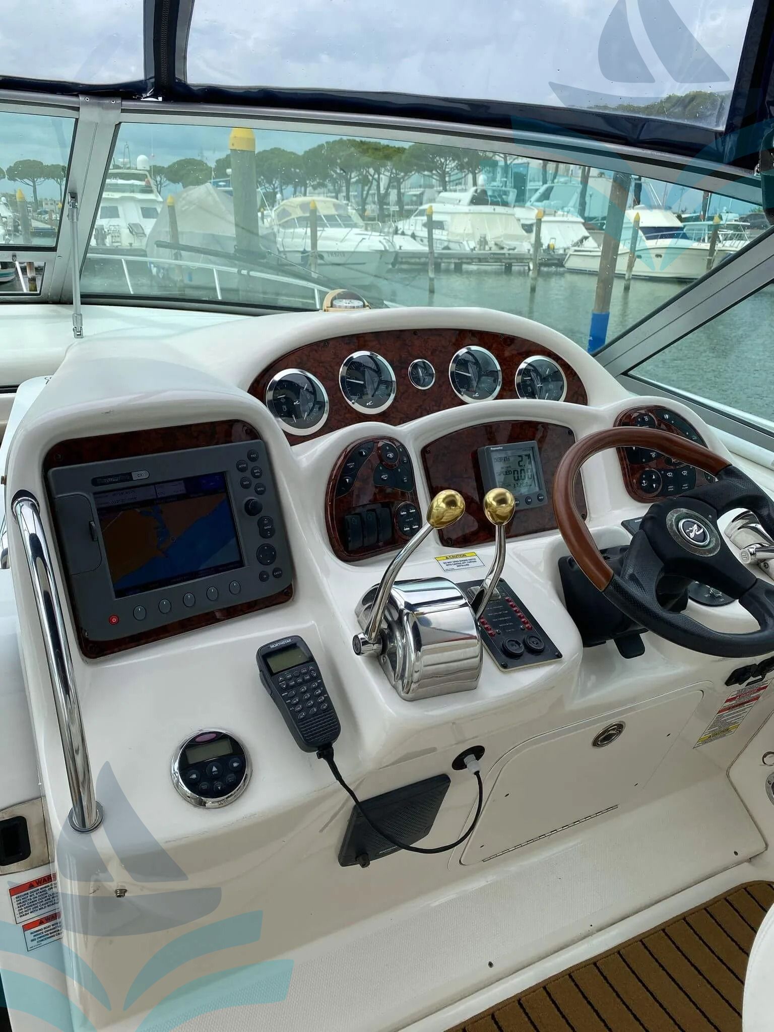 Sea Ray Sundacer 375