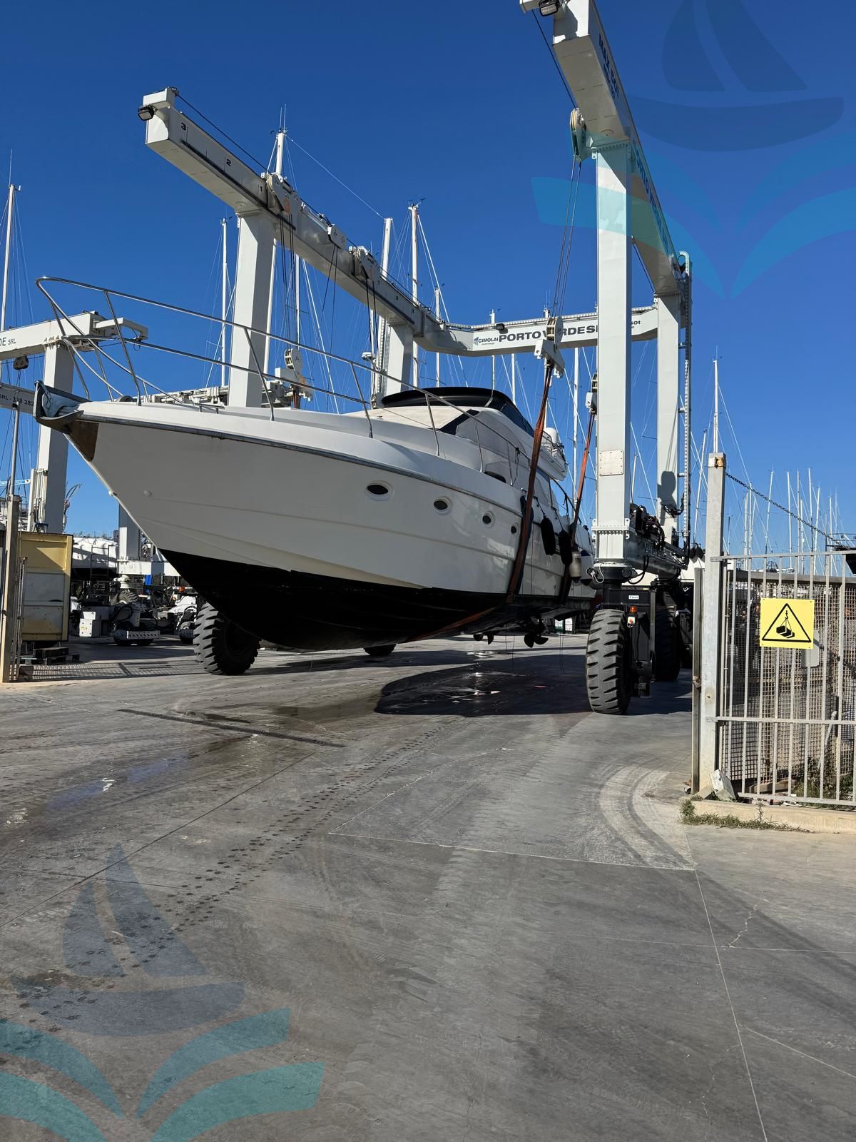 AZIMUT 52