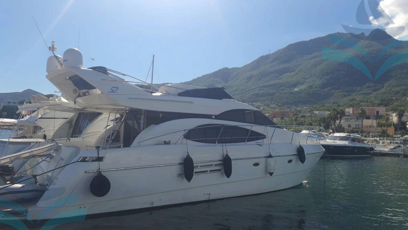 AZIMUT 52