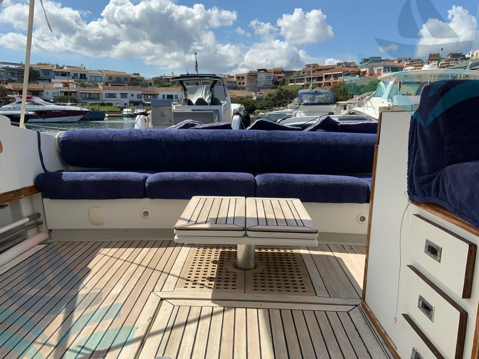 Magnum Marine 38