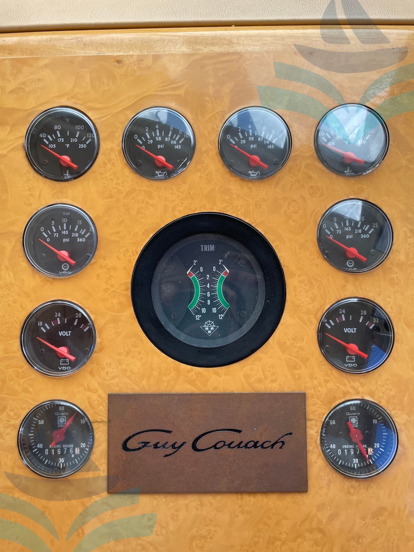 GUY COUACH 2100