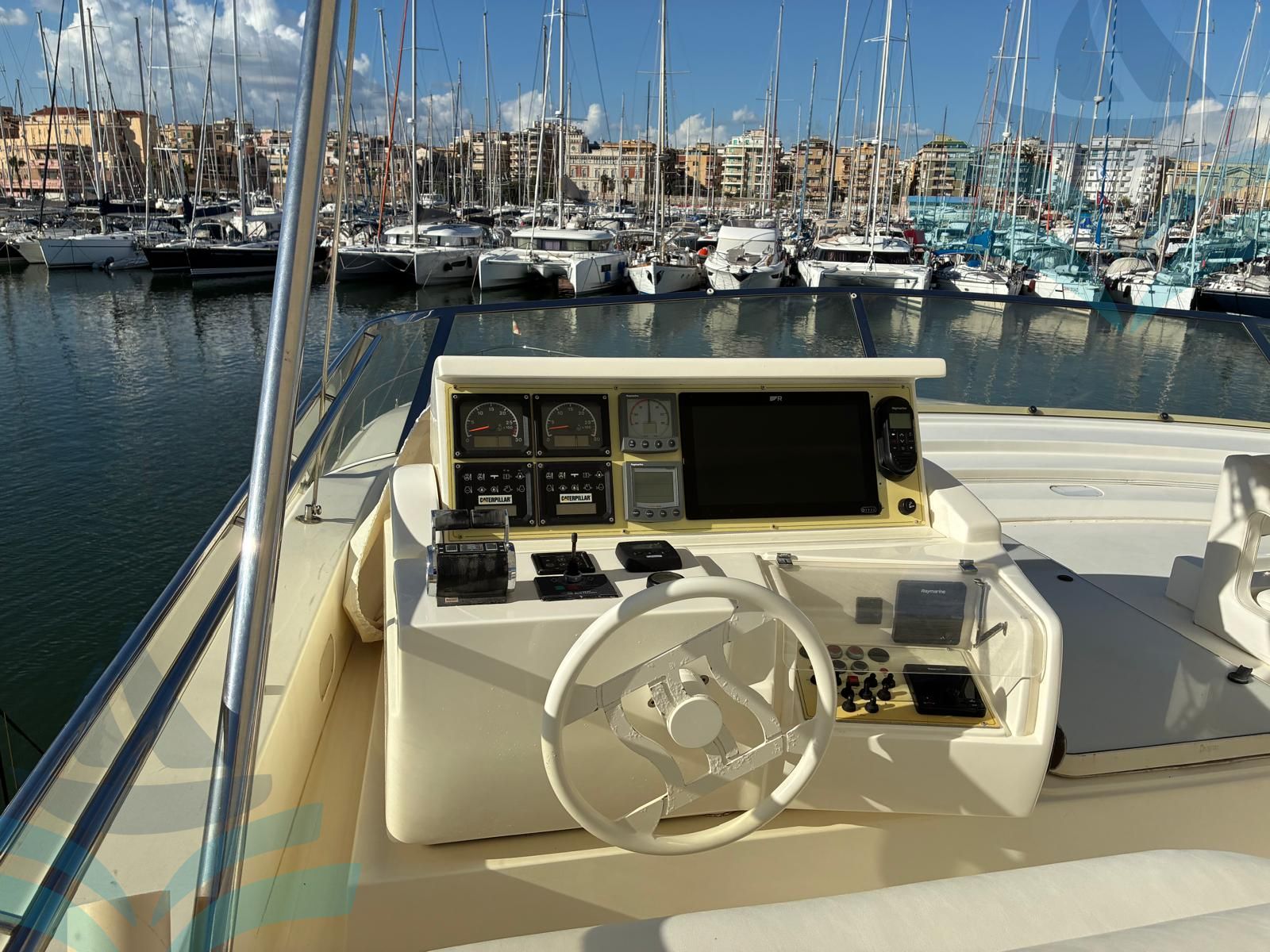 Ferretti 810