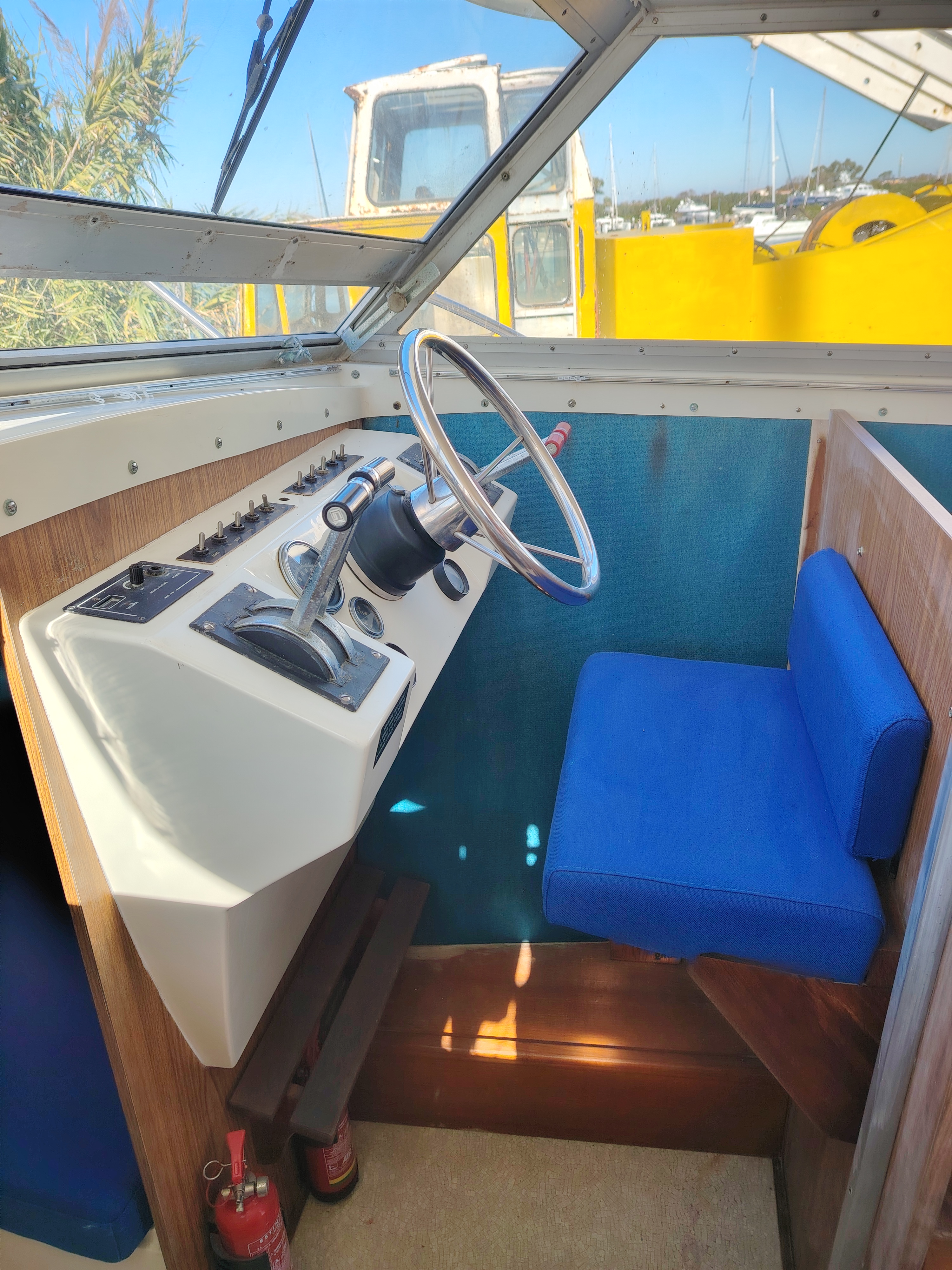 BERTRAM 28 FBC