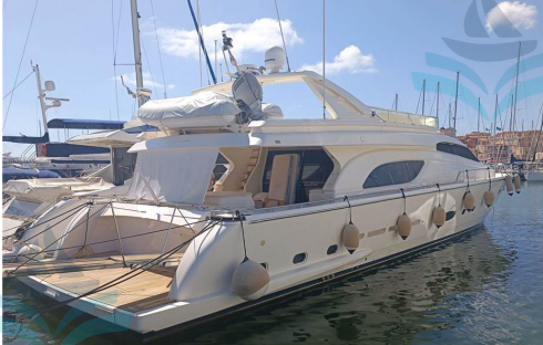 Ferretti 810