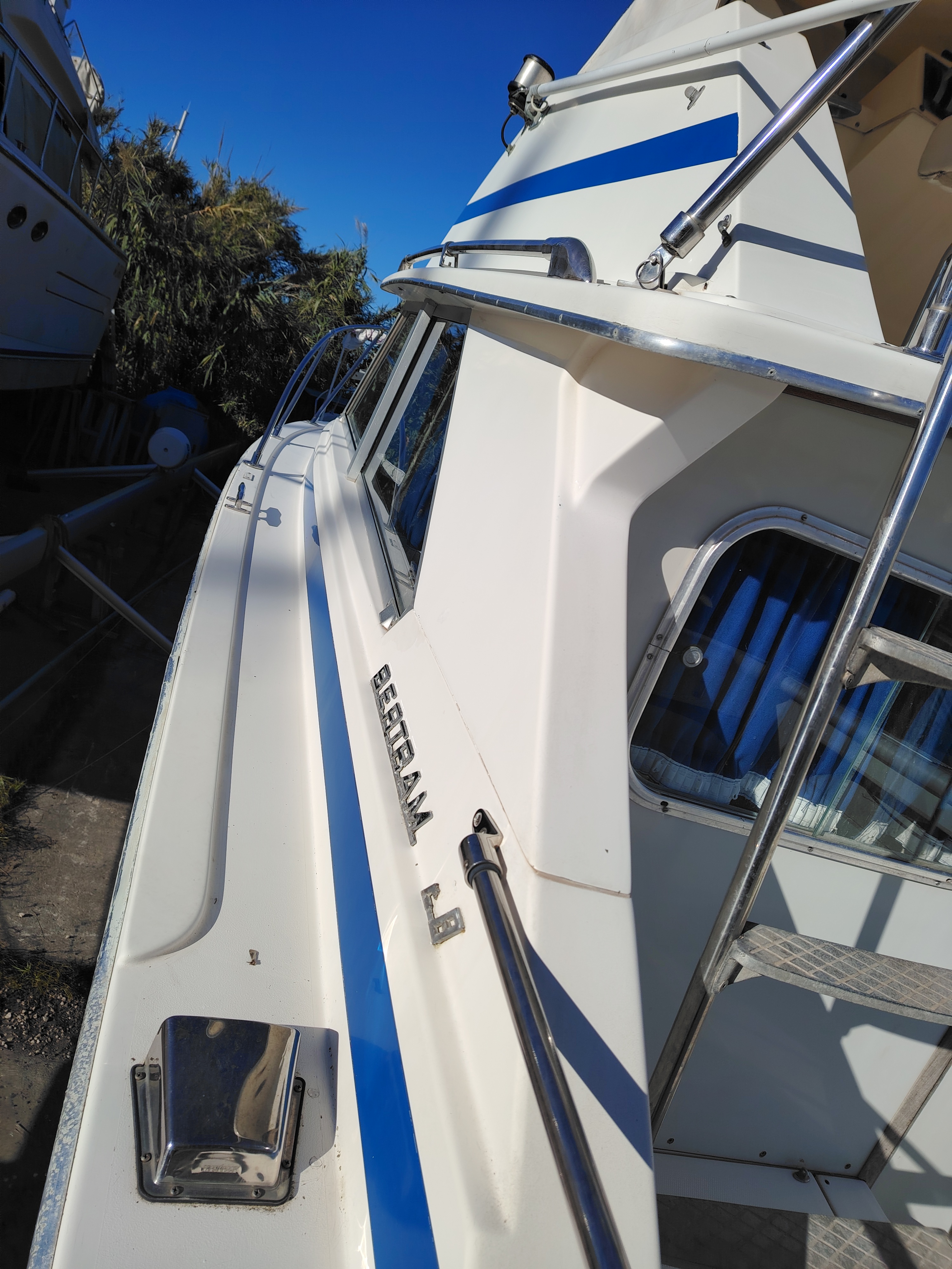 BERTRAM 28 FBC