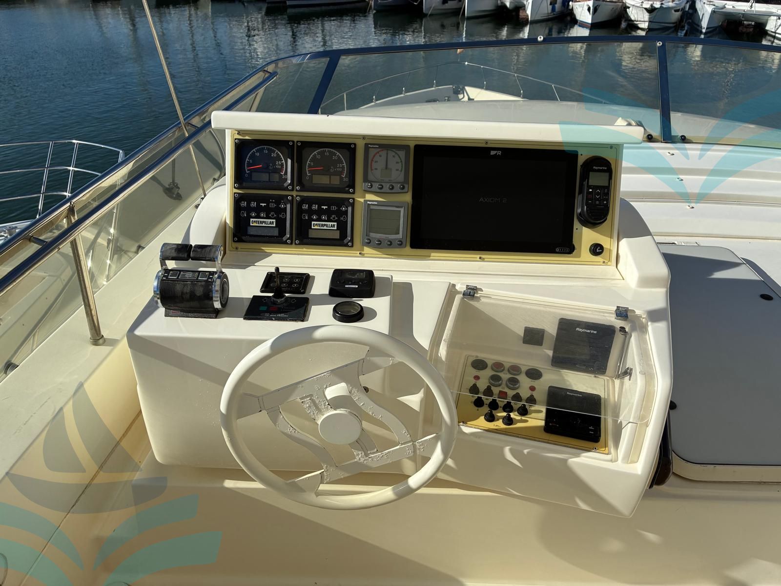 Ferretti 810